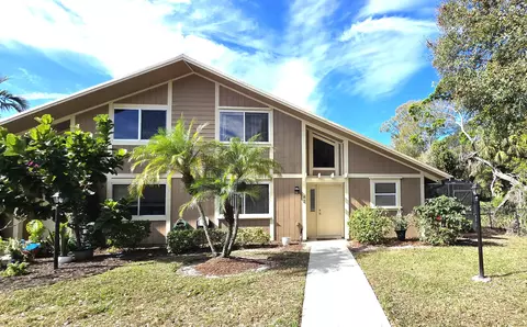82 Maplecrest Cir, Jupiter, FL 33458