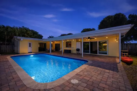 11911 NW 14th Ct, Pembroke Pines, FL 33026