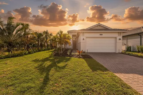 9694 Saint Germain Dr, Palm Beach Gardens, FL 33412