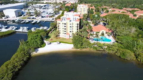 800 Scotia Dr #203, Hypoluxo, FL 33462