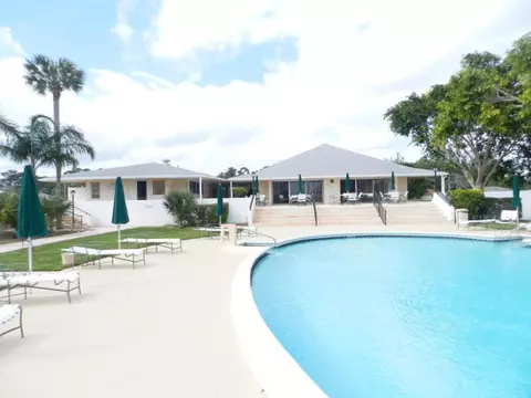 4 Greenway Vlg N #107, Royal Palm Beach, FL 33411