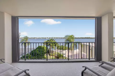 130 Lakeshore Dr #323, North Palm Beach, FL 33408