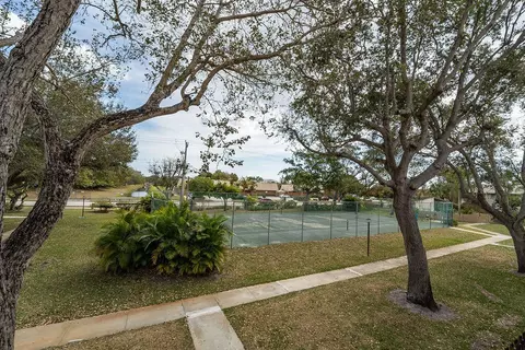 3402 E Gardens East Dr #7B, Palm Beach Gardens, FL 33410