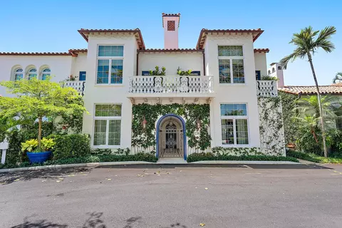 236 Phipps Plz #101, Palm Beach, FL 33480