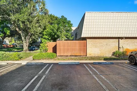 1700 Embassy Dr #708, West Palm Beach, FL 33401