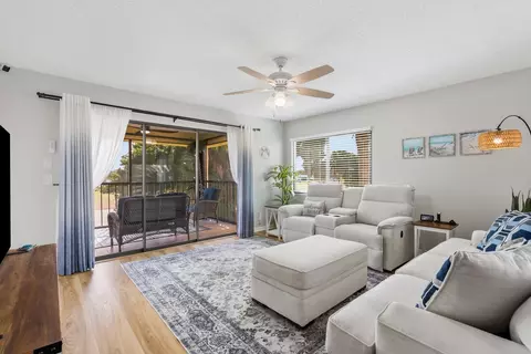 6940 SE Constitution Blvd #206, Hobe Sound, FL 33455