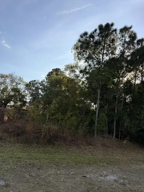 2112 SE Heathwood Cir, Port St Lucie, FL 34952