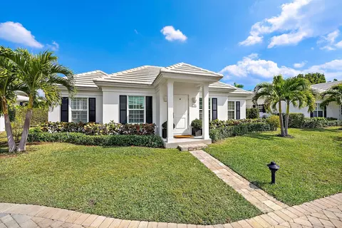 105 Evans Ln, Manalapan, FL 33462