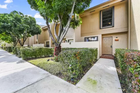 1464 NW 97th Ter #285, Pembroke Pines, FL 33024