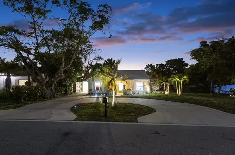 727 S Lake Dr, Lantana, FL 33462