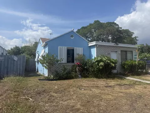 1109 S E St, Lake Worth Beach, FL 33460