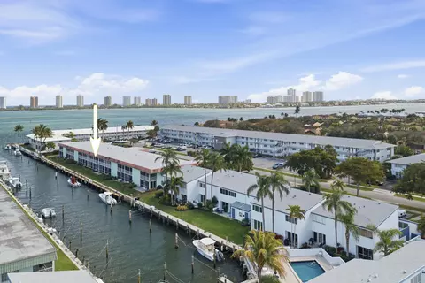 117 Lehane Ter #205, North Palm Beach, FL 33408