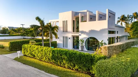 21 Hersey Dr, Ocean Ridge, FL 33435