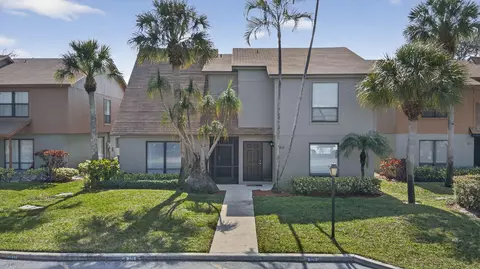 326 Sandtree Dr, Palm Beach Gardens, FL 33403