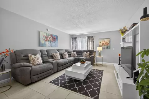 12020 W Greenway Dr #102, Royal Palm Beach, FL 33411