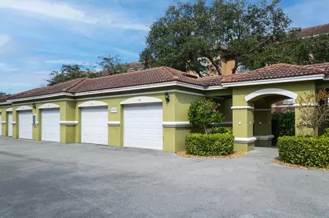 5095 Fairways Cir #107, Vero Beach, FL 32967
