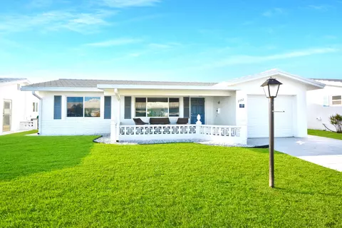 2392 SW 11th Ave, Boynton Beach, FL 33426