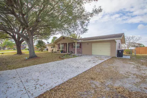 1686 SE Biddle Ln, Port Saint Lucie, FL 34983