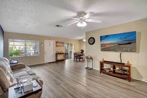 6118 La Palma Ln, Delray Beach, FL 33484