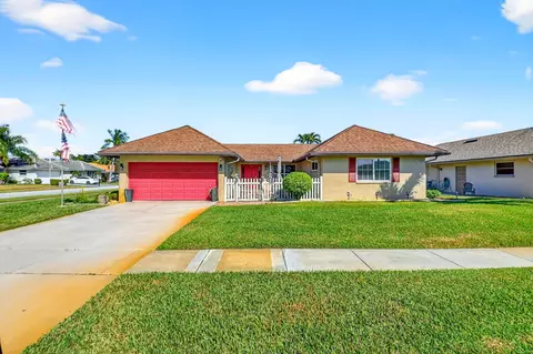 10260 Greentrail Dr N, Boynton Beach, FL 33436
