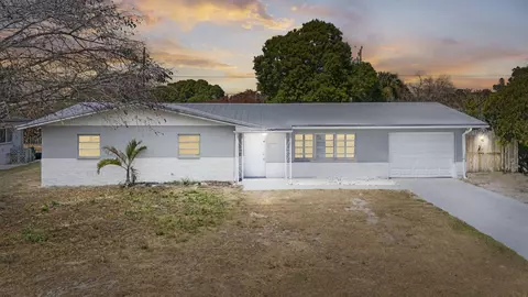 306 Riomar Dr, Port Saint Lucie, FL 34952