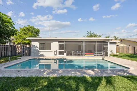 428 SE 2nd St, Deerfield Beach, FL 33441