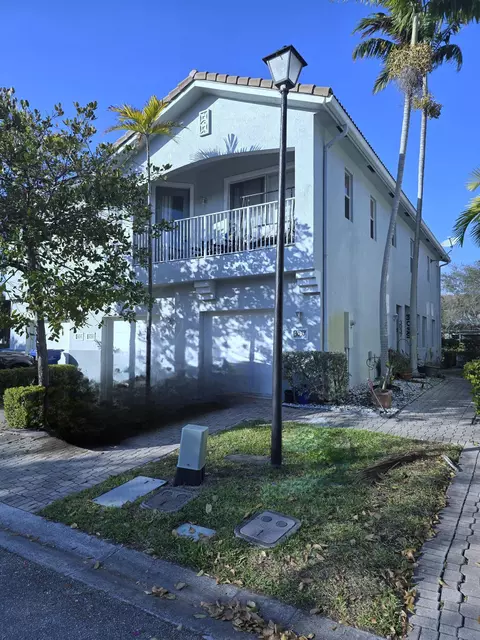 3037 Laurel Ridge Cir, Riviera Beach, FL 33404