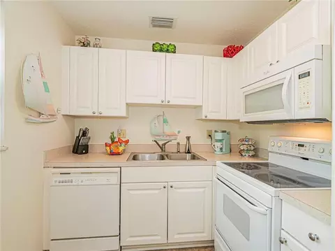 12 Vista Palm Ln #103, Vero Beach, FL 32962