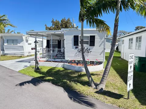 1325 S 33 Rd, Hollywood, FL 33021