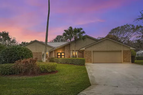 8222 SE Royal St, Hobe Sound, FL 33455