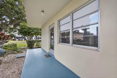 93 Dorchester E, West Palm Beach, FL 33417
