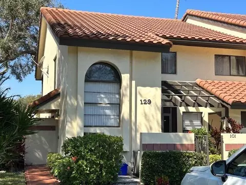 10415 S Circle Lake Dr #201, Boynton Beach, FL 33437