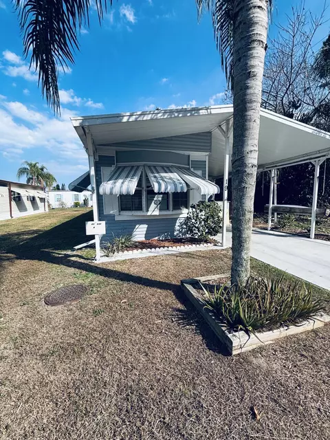 19 La Costa Ln, Port Saint Lucie, FL 34952