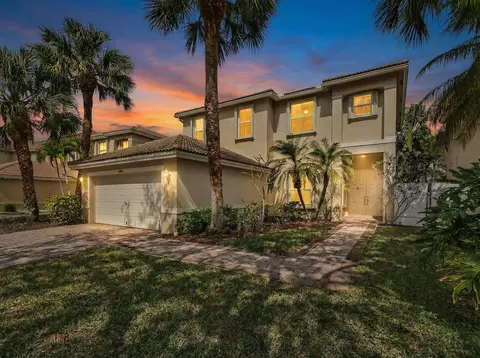 5002 Victoria Cir, West Palm Beach, FL 33409