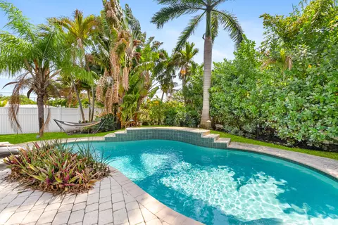 124 Bonnie Briar Ln, Delray Beach, FL 33444