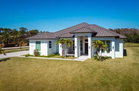 7595 155th Pl N, Palm Beach Gardens, FL 33418