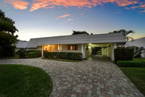 383 Villa Dr S, Atlantis, FL 33462