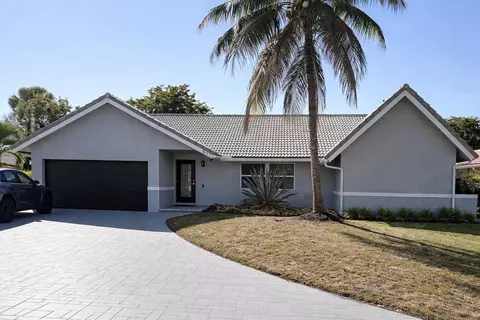 832 NW 108th Ln, Coral Springs, FL 33071