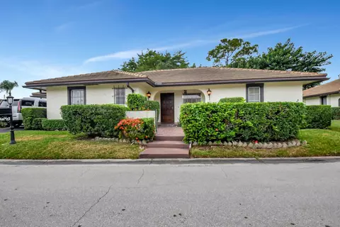 428 Pine Villa Dr, Atlantis, FL 33462