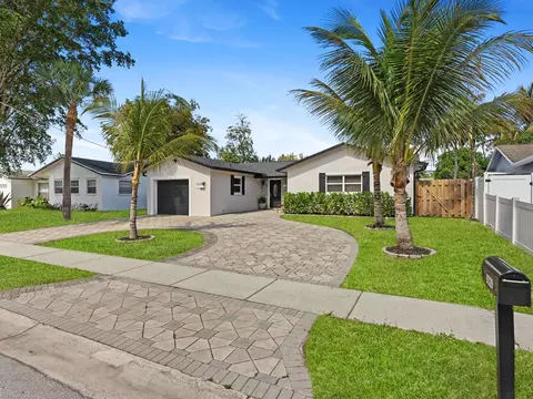 9329 SW 2nd St, Boca Raton, FL 33428