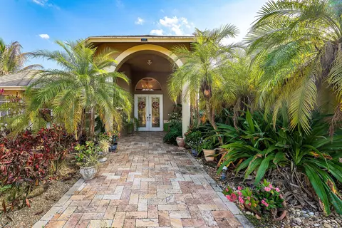 13256 Temple Blvd, The Acreage, FL 33412