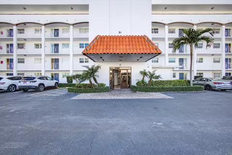 21 Yacht Club Dr #505, North Palm Beach, FL 33408