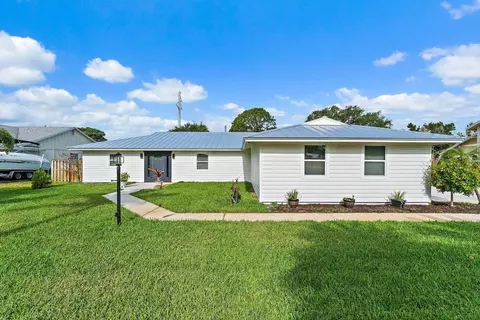 5883 Set N Sun Pl, Jupiter, FL 33458