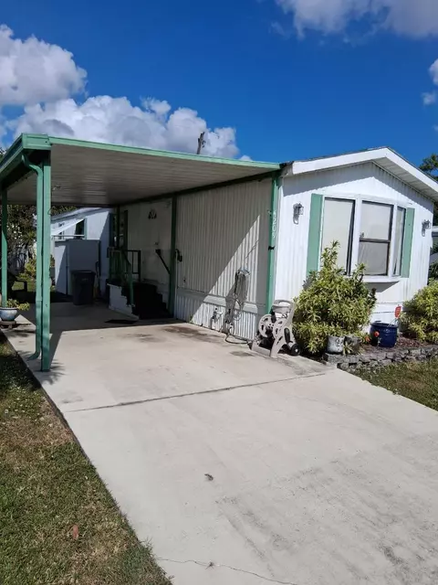 4209 S 88th Ct S, Boynton Beach, FL 33436