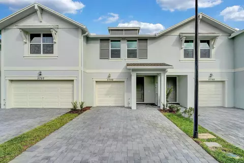 5748 SEdgewater Cir, Stuart, FL 34997