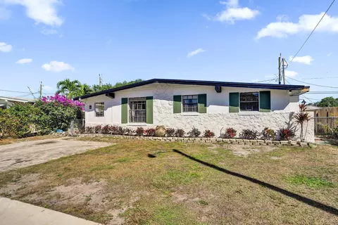 62 Barbados Dr, Palm Springs, FL 33461