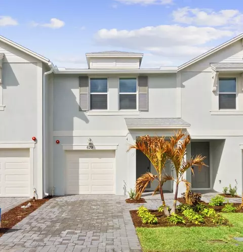 629 Salisbury Cir, Fort Pierce, FL 34982