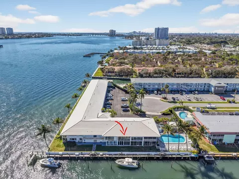 100 Lehane Ter #28, North Palm Beach, FL 33408