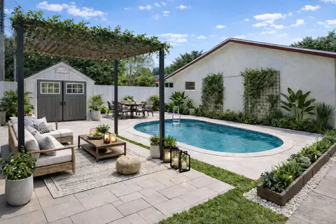 828 Mcintosh St, West Palm Beach, FL 33405