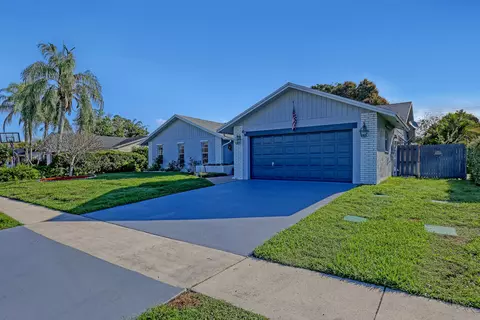 121 Granada St, Royal Palm Beach, FL 33411